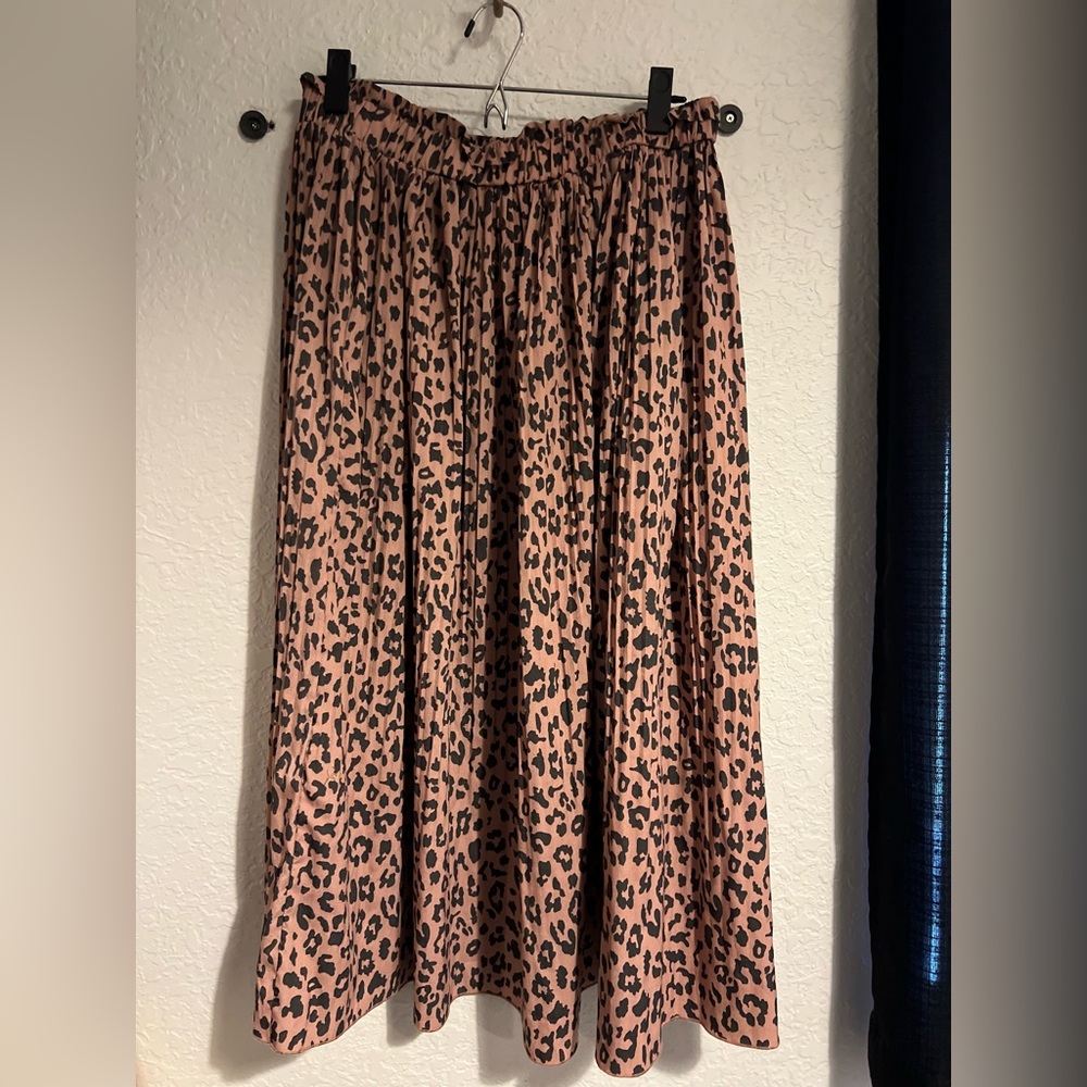 Pink leopard print skirt with pockets!